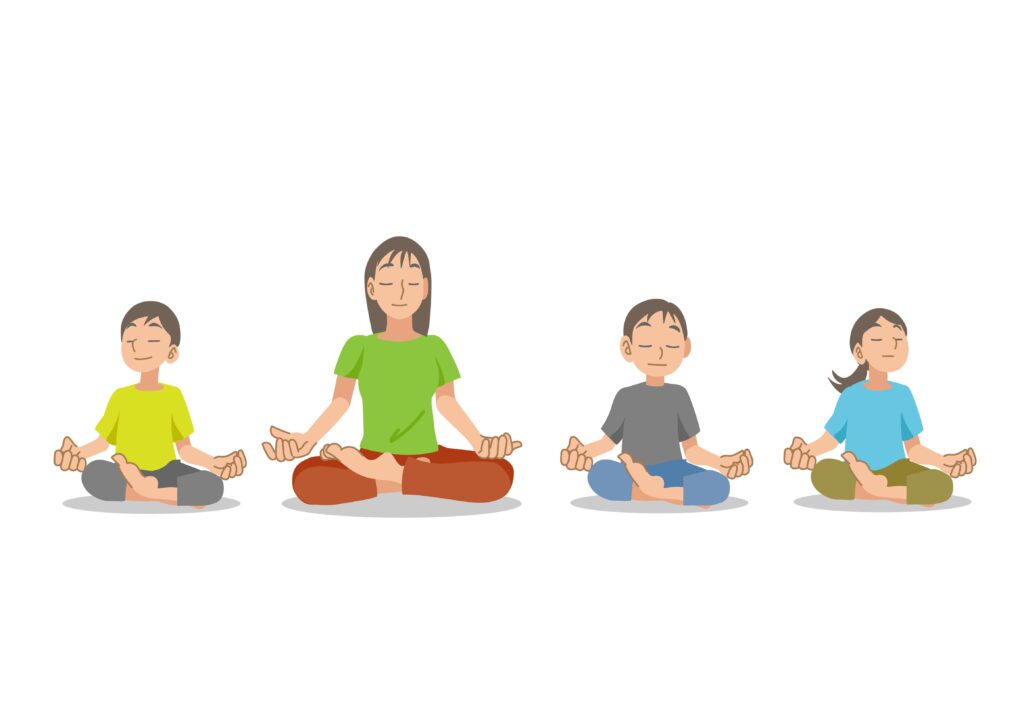 大人(女性）と子ども三人（女の子）と(男の子2人）が座禅を組んでヨガを行っている画像